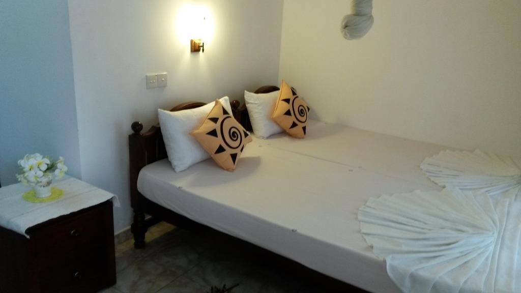 Welcome Family Guest House. Bentota Exterior photo